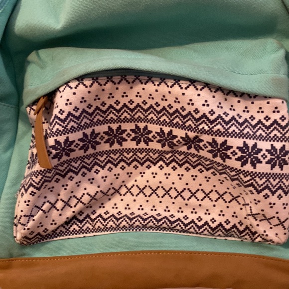 The brand is Camtop. The colors are light blue and black design, It’s a backpack - Picture 2 of 4